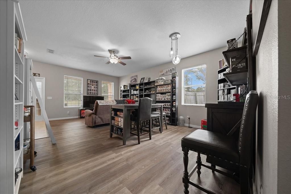 На продажу: $279,000 (3 спален, 2 ванн, 1802 Квадратных фут)