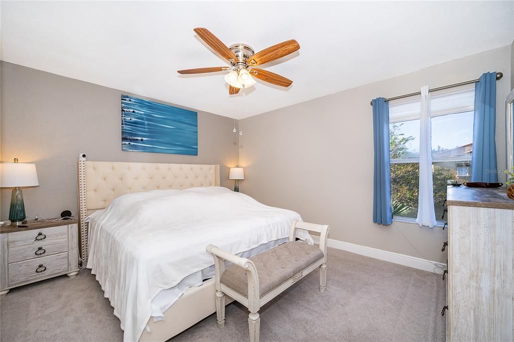 For Sale: $189,900 (2 beds, 2 baths, 988 Square Feet)