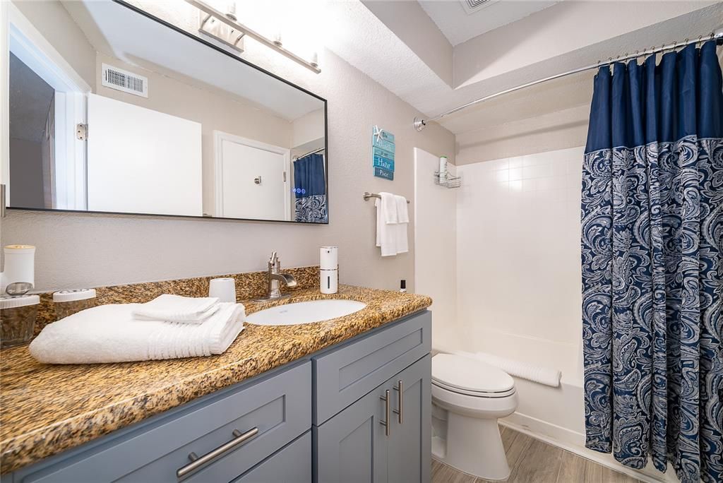 For Sale: $189,900 (2 beds, 2 baths, 988 Square Feet)