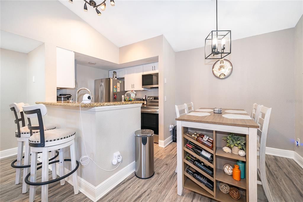 For Sale: $189,900 (2 beds, 2 baths, 988 Square Feet)