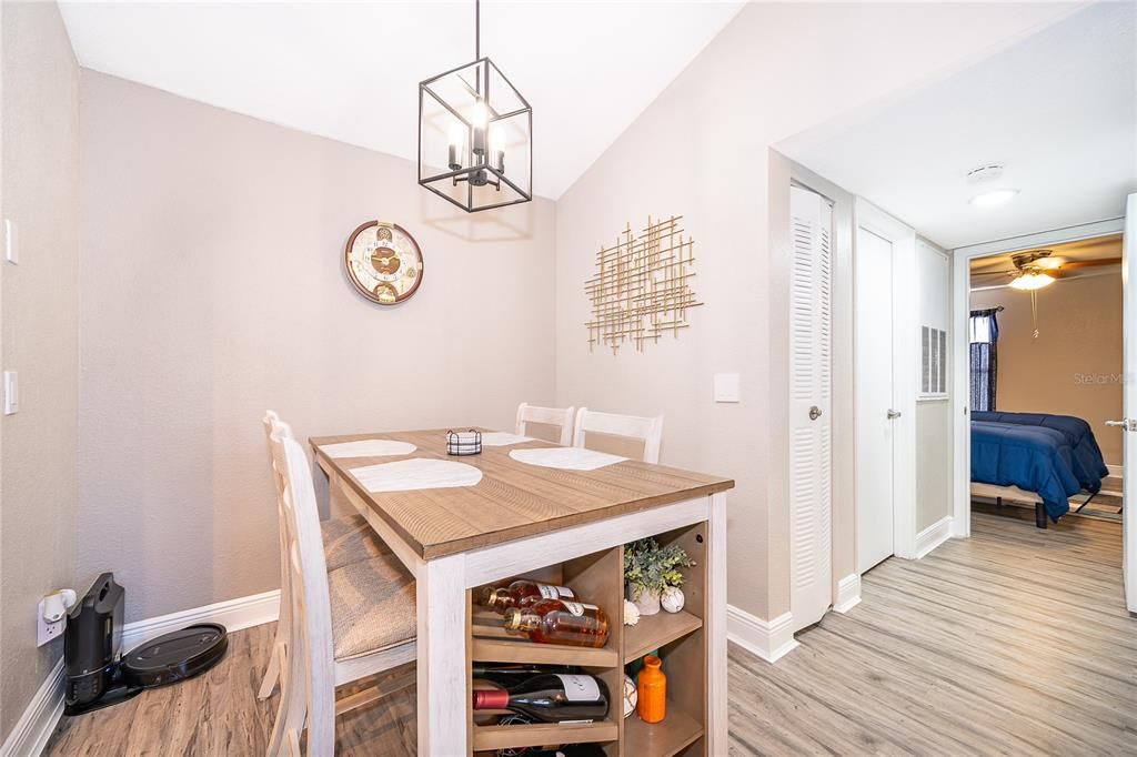 For Sale: $189,900 (2 beds, 2 baths, 988 Square Feet)