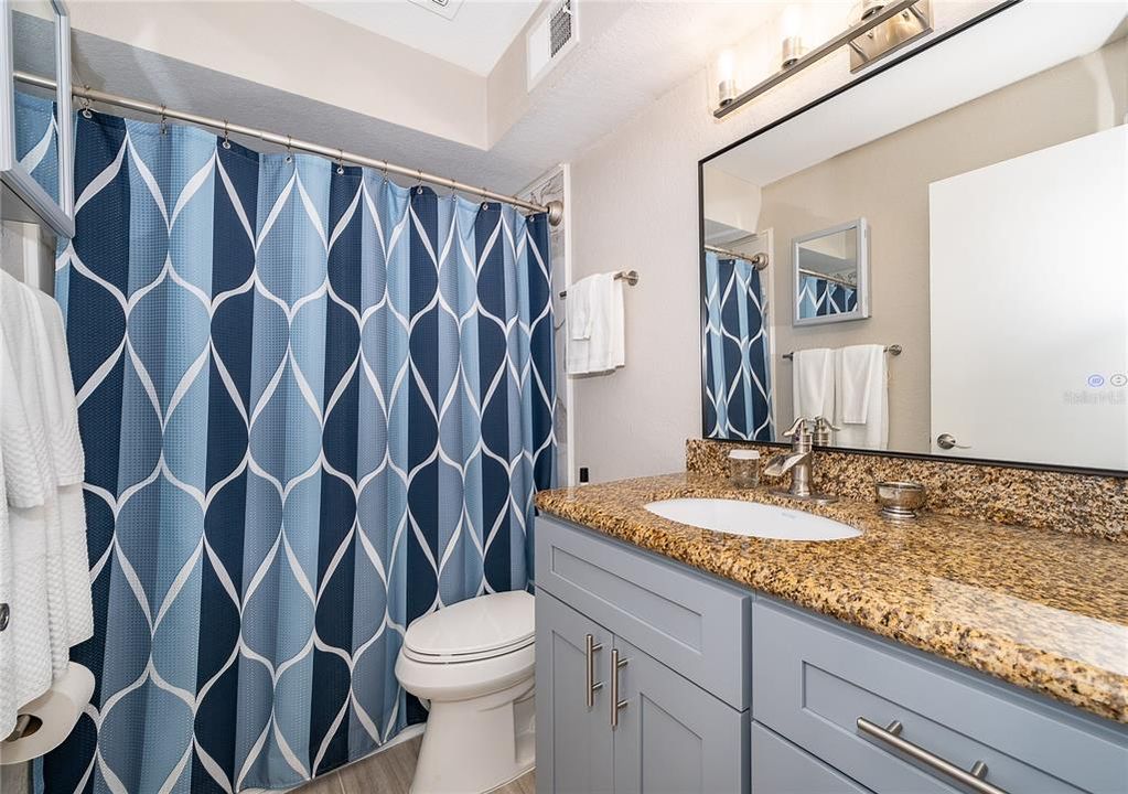 For Sale: $189,900 (2 beds, 2 baths, 988 Square Feet)