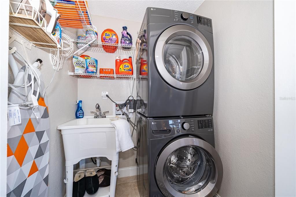 For Sale: $189,900 (2 beds, 2 baths, 988 Square Feet)