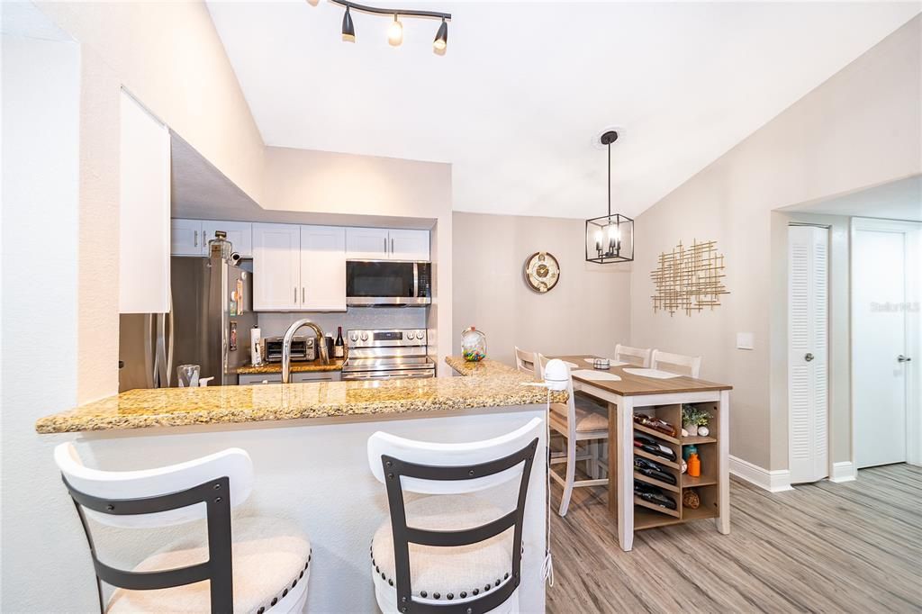 For Sale: $189,900 (2 beds, 2 baths, 988 Square Feet)