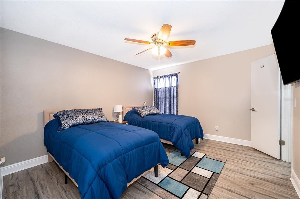 For Sale: $189,900 (2 beds, 2 baths, 988 Square Feet)