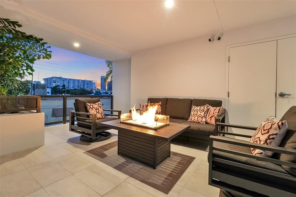 For Sale: $2,425,000 (4 beds, 3 baths, 2737 Square Feet)