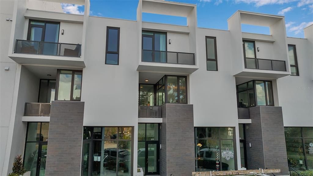 For Sale: $2,425,000 (4 beds, 3 baths, 2737 Square Feet)