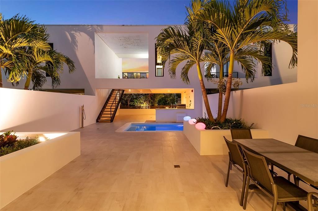 For Sale: $2,425,000 (4 beds, 3 baths, 2737 Square Feet)