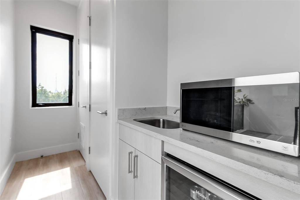 For Sale: $2,425,000 (4 beds, 3 baths, 2737 Square Feet)