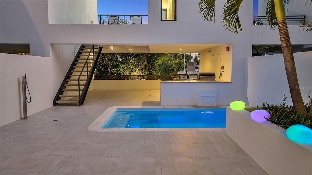 For Sale: $2,425,000 (4 beds, 3 baths, 2737 Square Feet)