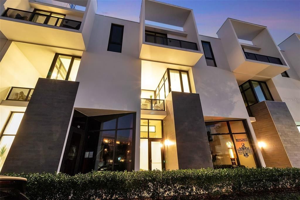 For Sale: $2,425,000 (4 beds, 3 baths, 2737 Square Feet)