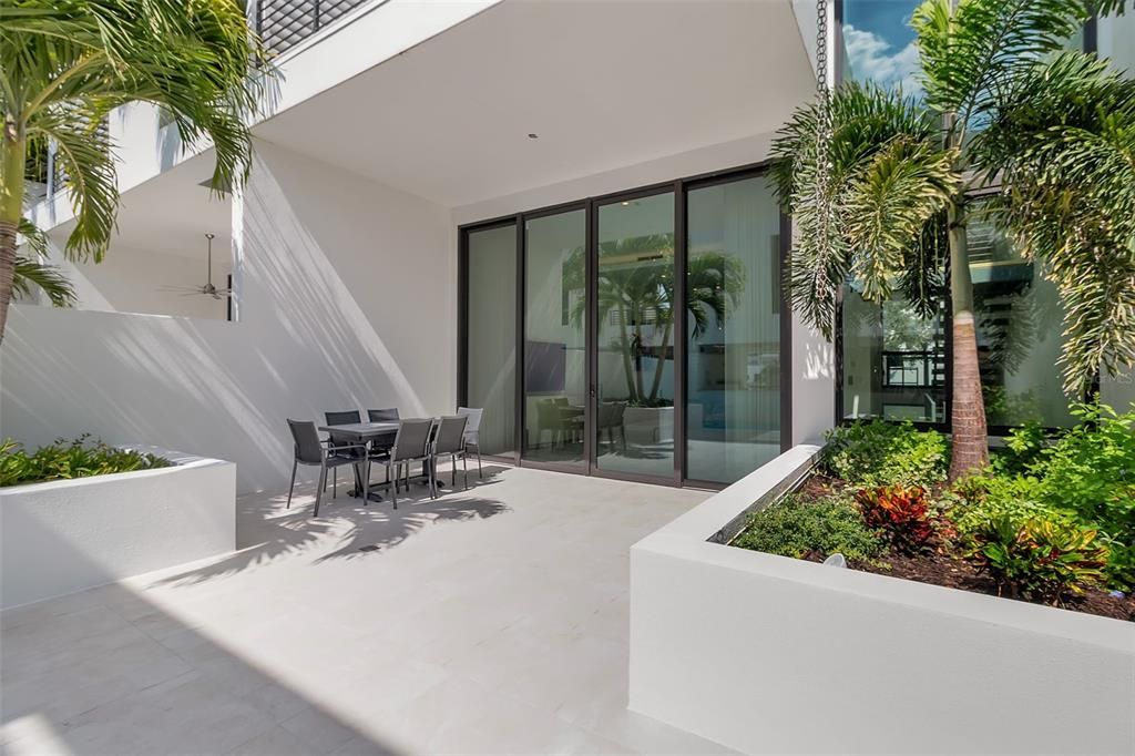 For Sale: $2,425,000 (4 beds, 3 baths, 2737 Square Feet)