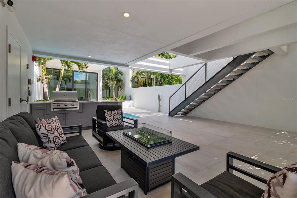 For Sale: $2,425,000 (4 beds, 3 baths, 2737 Square Feet)