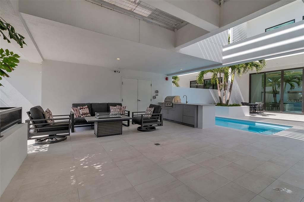 For Sale: $2,425,000 (4 beds, 3 baths, 2737 Square Feet)