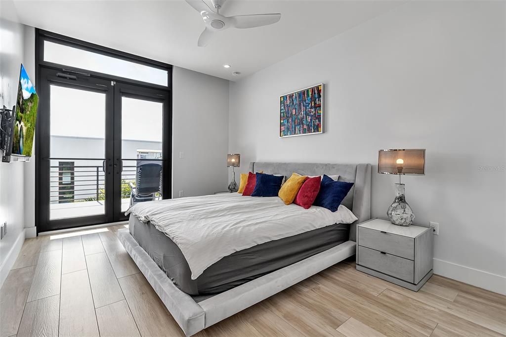 For Sale: $2,425,000 (4 beds, 3 baths, 2737 Square Feet)