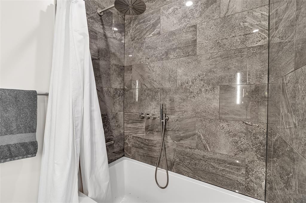 For Sale: $2,425,000 (4 beds, 3 baths, 2737 Square Feet)