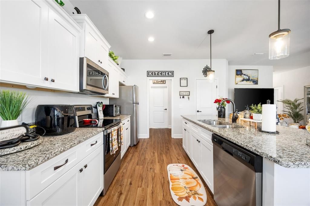 For Sale: $310,000 (3 beds, 2 baths, 1457 Square Feet)