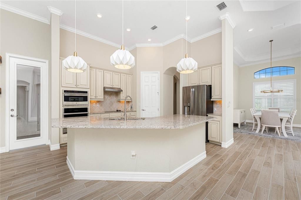 For Sale: $1,290,000 (4 beds, 3 baths, 2810 Square Feet)