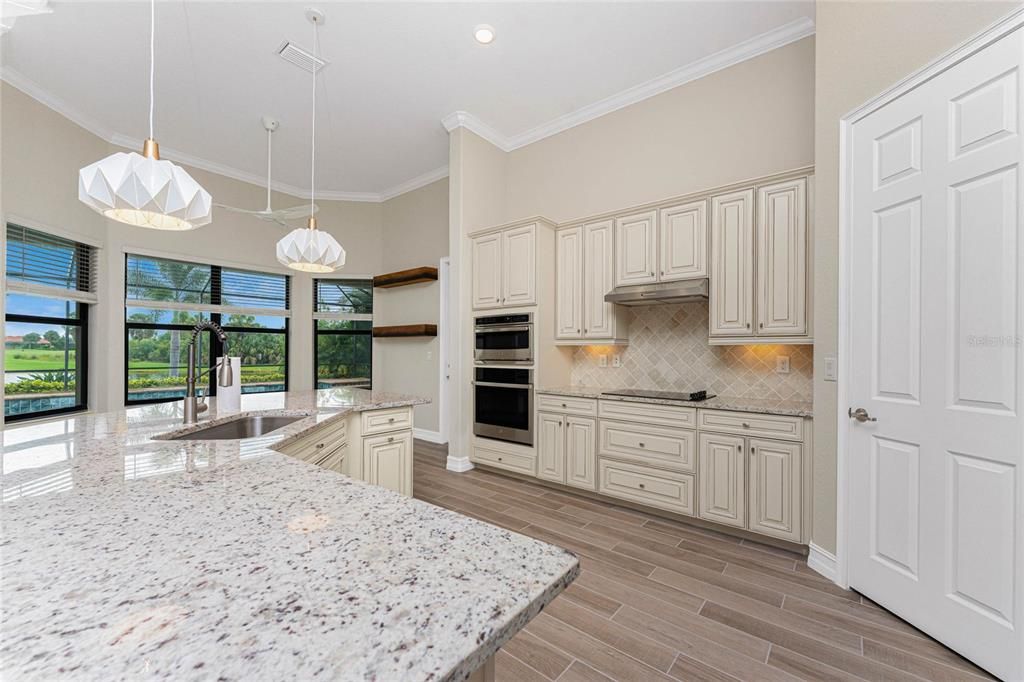 For Sale: $1,290,000 (4 beds, 3 baths, 2810 Square Feet)