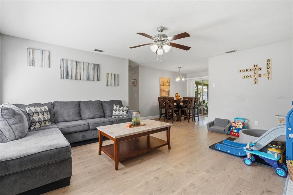 Под контрактом: $224,900 (3 спален, 2 ванн, 1162 Квадратных фут)