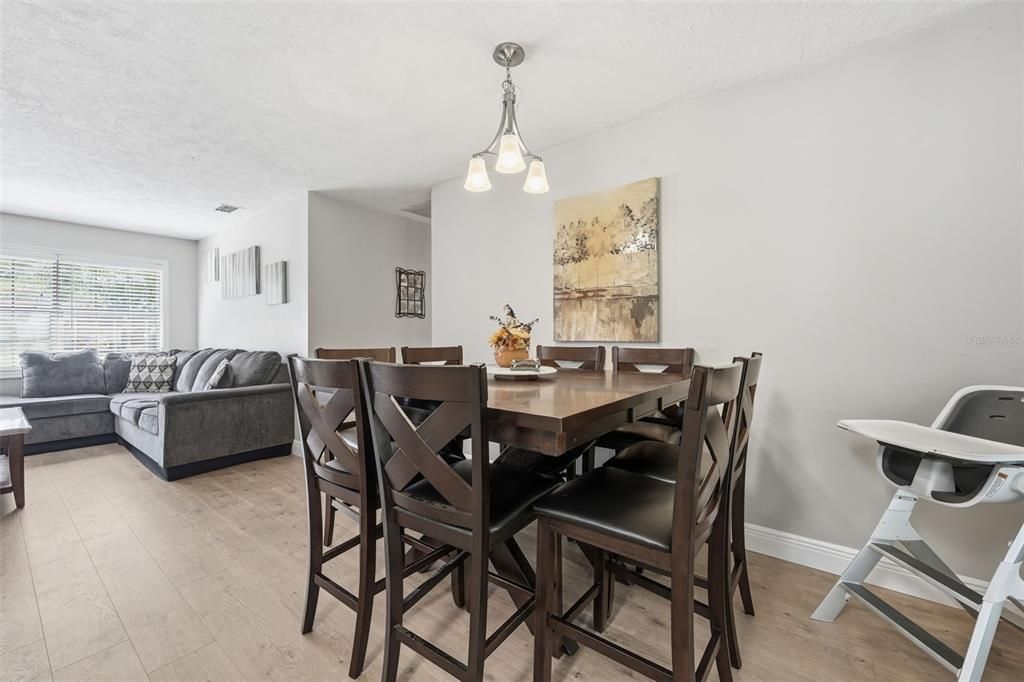 Под контрактом: $224,900 (3 спален, 2 ванн, 1162 Квадратных фут)