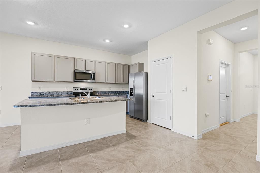 出租: $2,000 (3 贝兹, 2 浴室, 1707 平方英尺)