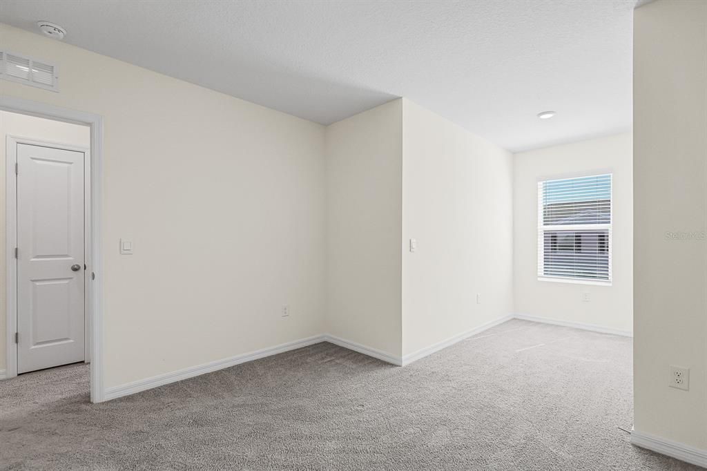 出租: $2,000 (3 贝兹, 2 浴室, 1707 平方英尺)