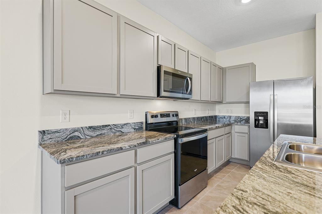 出租: $2,000 (3 贝兹, 2 浴室, 1707 平方英尺)