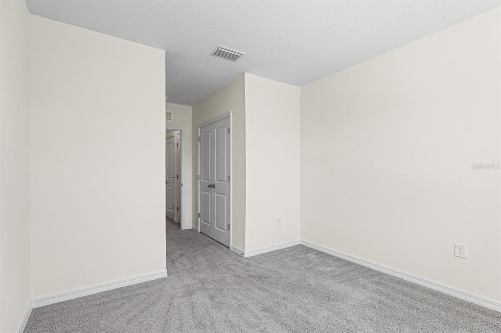 出租: $2,000 (3 贝兹, 2 浴室, 1707 平方英尺)