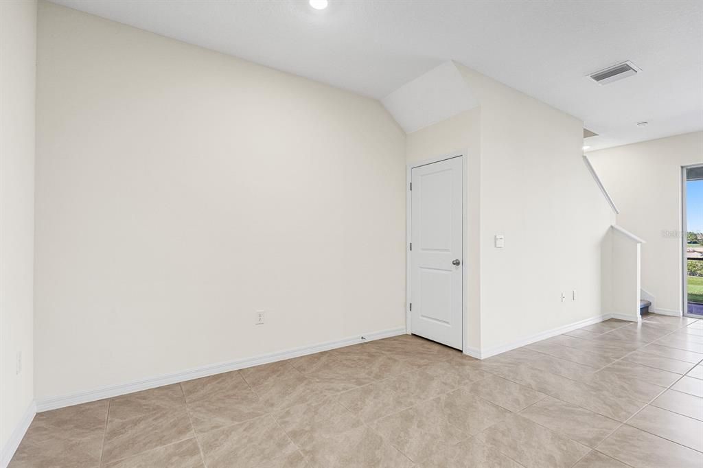 出租: $2,000 (3 贝兹, 2 浴室, 1707 平方英尺)