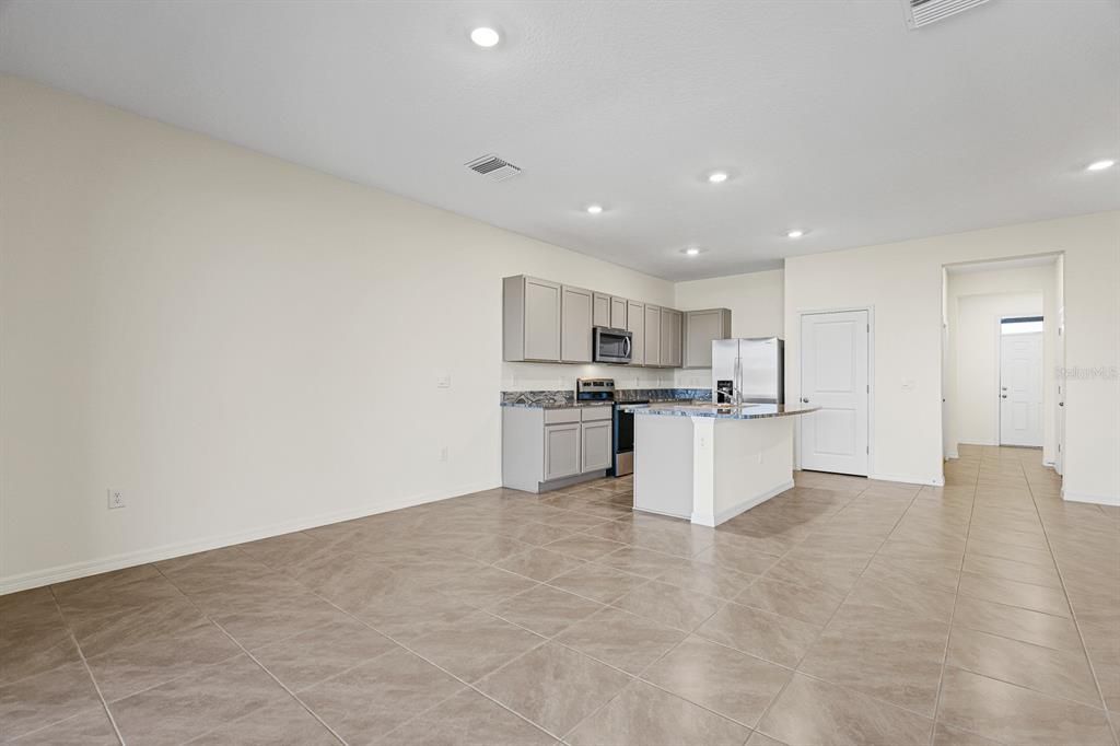 出租: $2,000 (3 贝兹, 2 浴室, 1707 平方英尺)