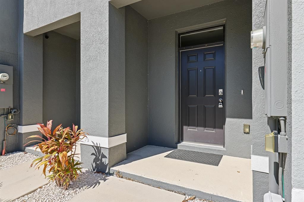 出租: $2,000 (3 贝兹, 2 浴室, 1707 平方英尺)