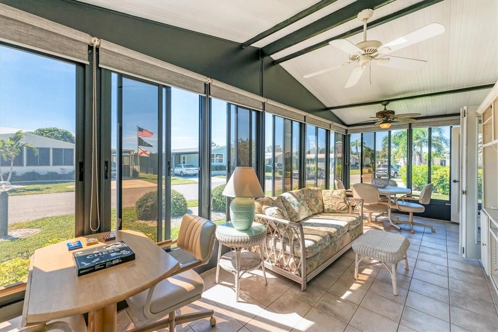 合同活跃: $185,000 (2 贝兹, 2 浴室, 1144 平方英尺)