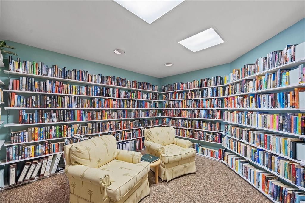 合同活跃: $185,000 (2 贝兹, 2 浴室, 1144 平方英尺)