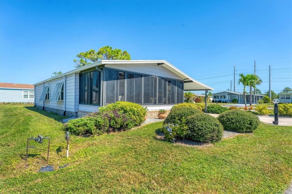 合同活跃: $185,000 (2 贝兹, 2 浴室, 1144 平方英尺)