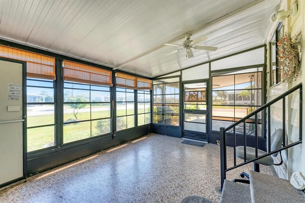 合同活跃: $185,000 (2 贝兹, 2 浴室, 1144 平方英尺)