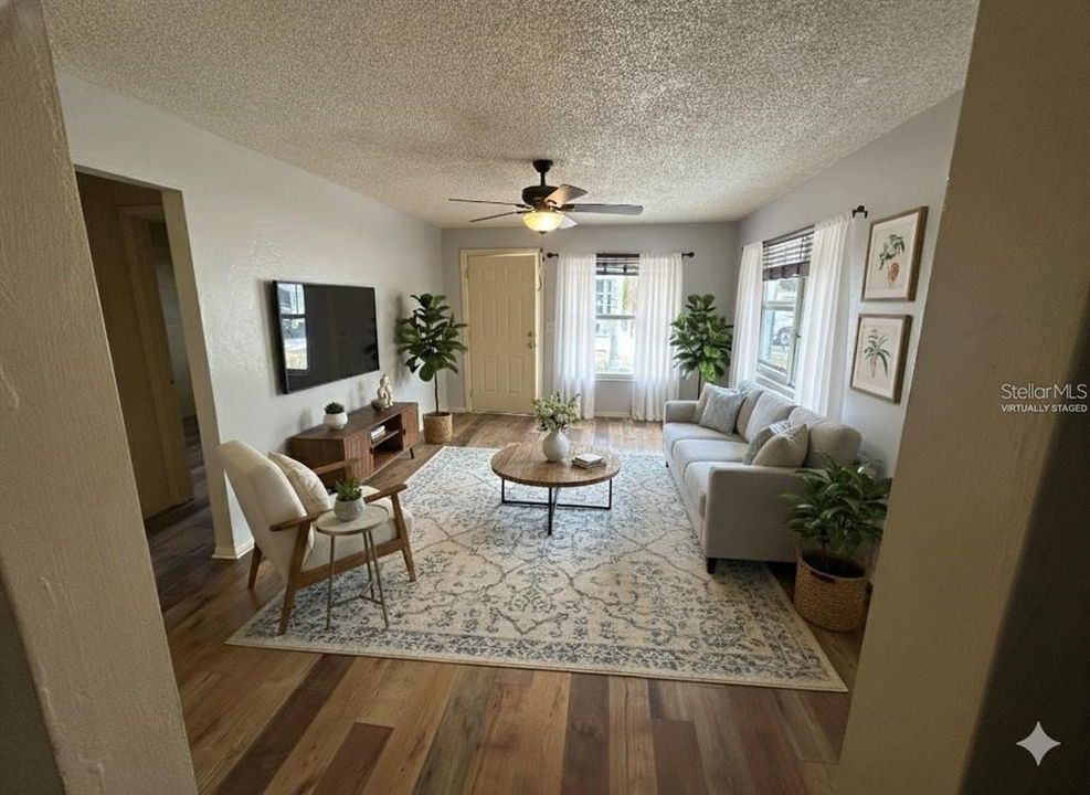 合同活跃: $579,000 (4 贝兹, 0 浴室, 1400 平方英尺)