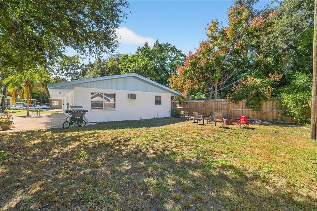 合同活跃: $579,000 (4 贝兹, 0 浴室, 1400 平方英尺)