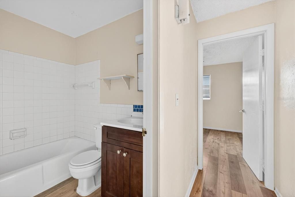 合同活跃: $579,000 (4 贝兹, 0 浴室, 1400 平方英尺)