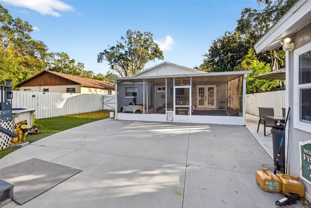 For Sale: $390,000 (4 beds, 3 baths, 1376 Square Feet)