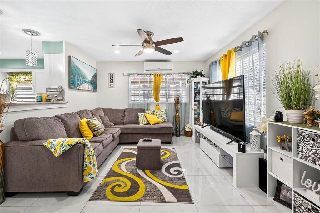 For Sale: $390,000 (4 beds, 3 baths, 1376 Square Feet)