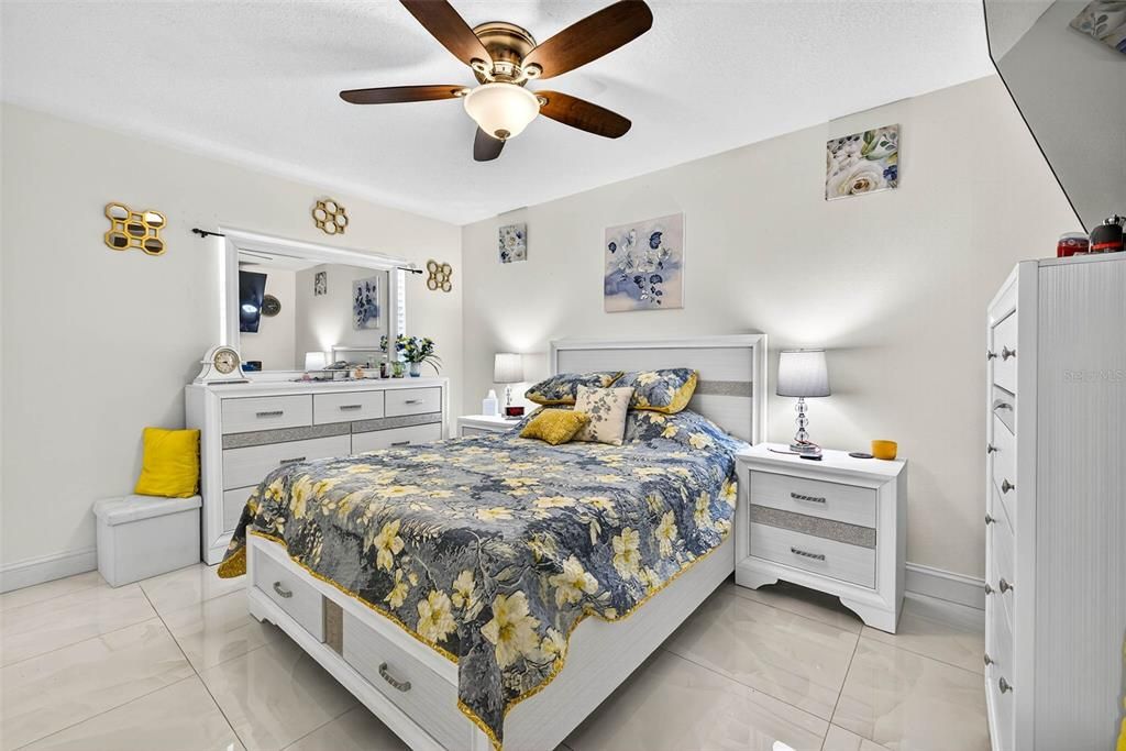 For Sale: $390,000 (4 beds, 3 baths, 1376 Square Feet)