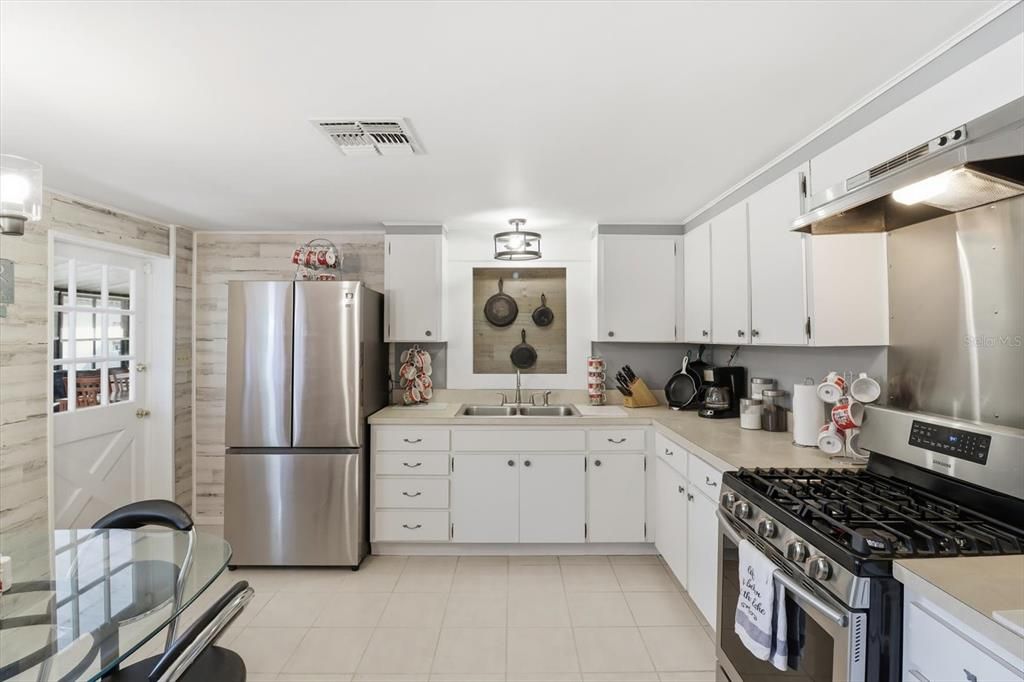 En Venta: $425,000 (3 camas, 2 baños, 2452 Pies cuadrados)