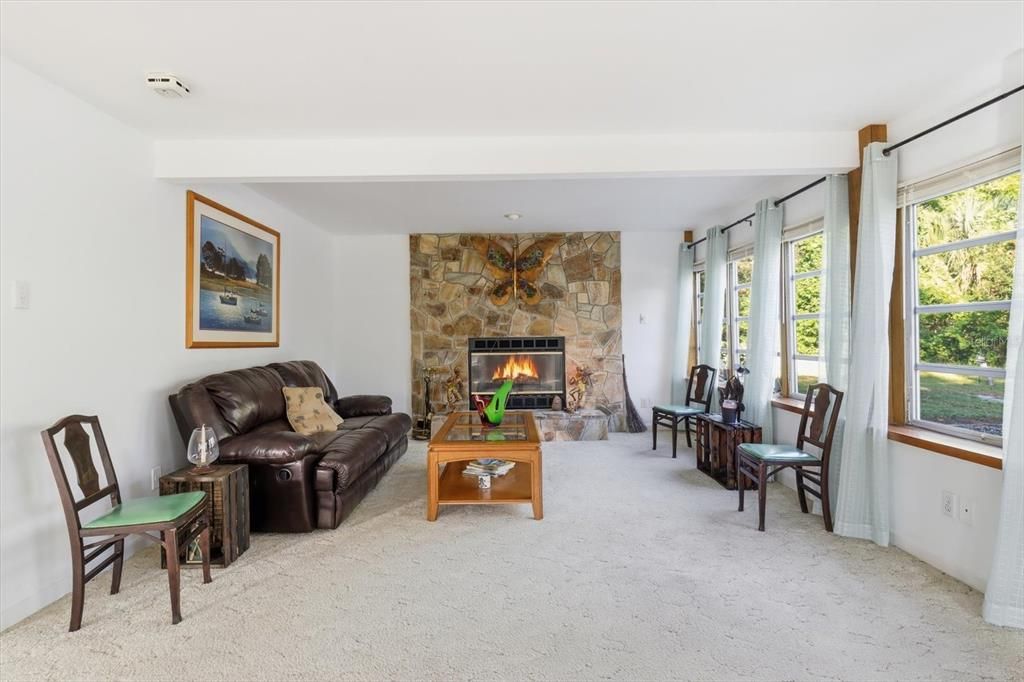 En Venta: $425,000 (3 camas, 2 baños, 2452 Pies cuadrados)