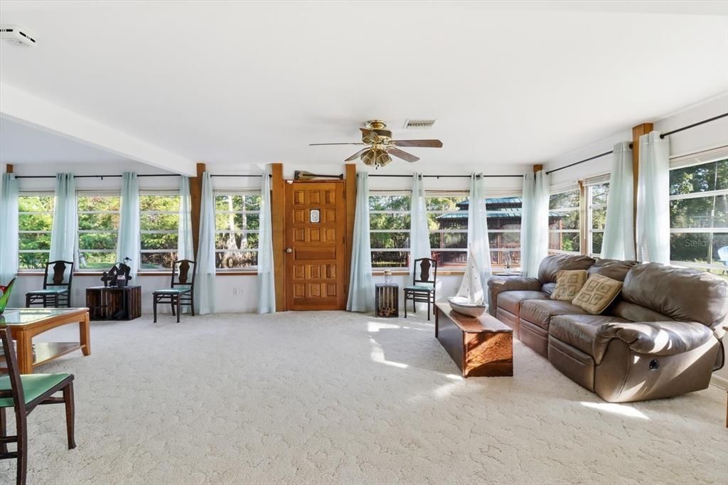 En Venta: $425,000 (3 camas, 2 baños, 2452 Pies cuadrados)