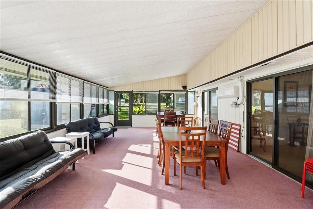 En Venta: $425,000 (3 camas, 2 baños, 2452 Pies cuadrados)