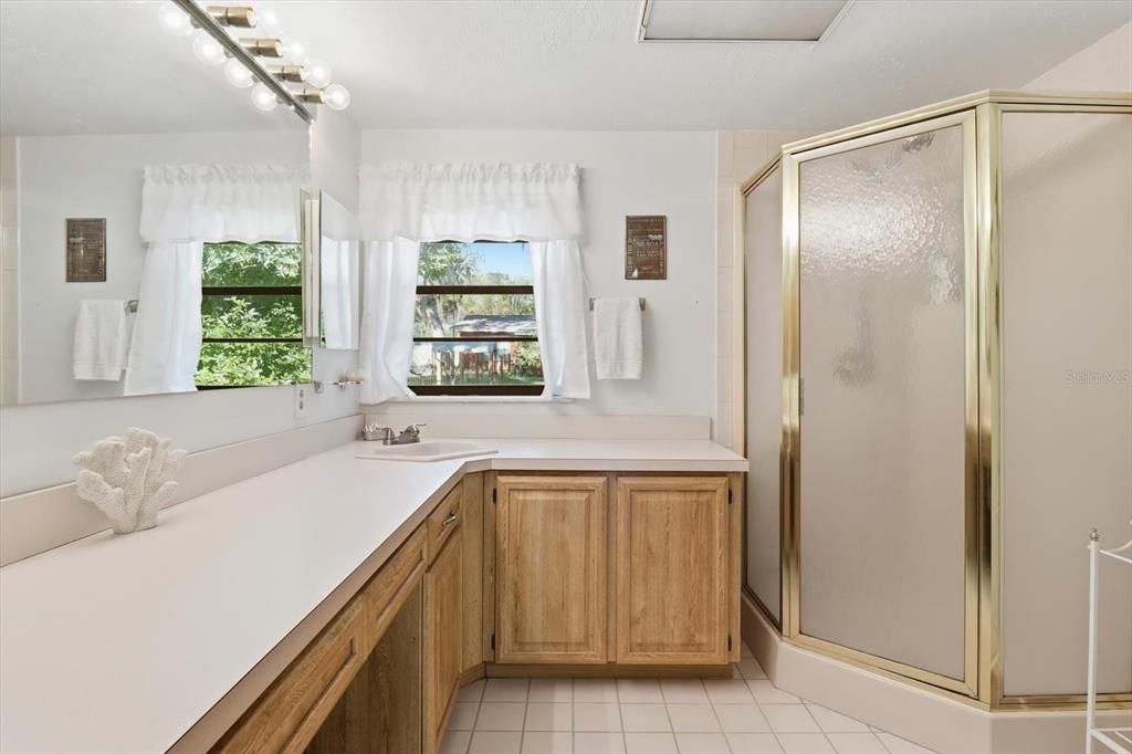 En Venta: $425,000 (3 camas, 2 baños, 2452 Pies cuadrados)