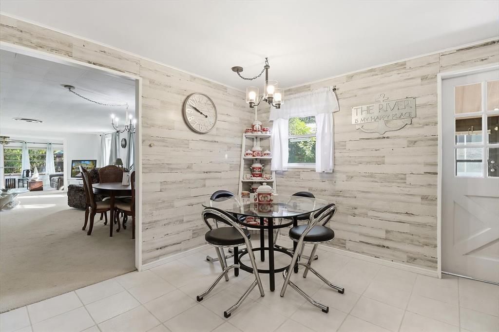 En Venta: $425,000 (3 camas, 2 baños, 2452 Pies cuadrados)