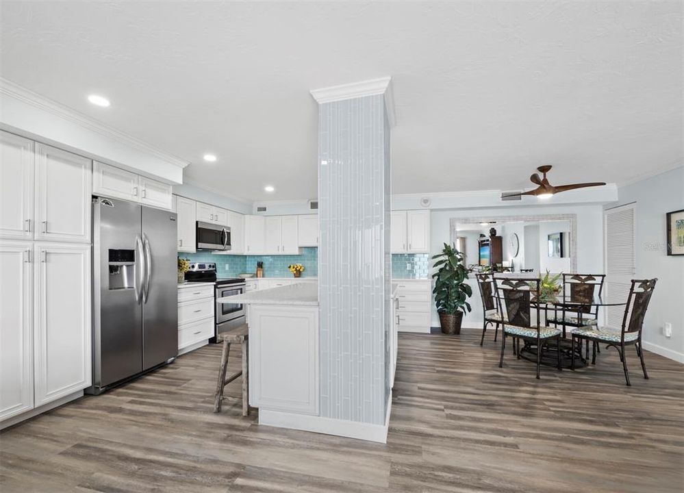 For Sale: $1,495,000 (2 beds, 2 baths, 1235 Square Feet)