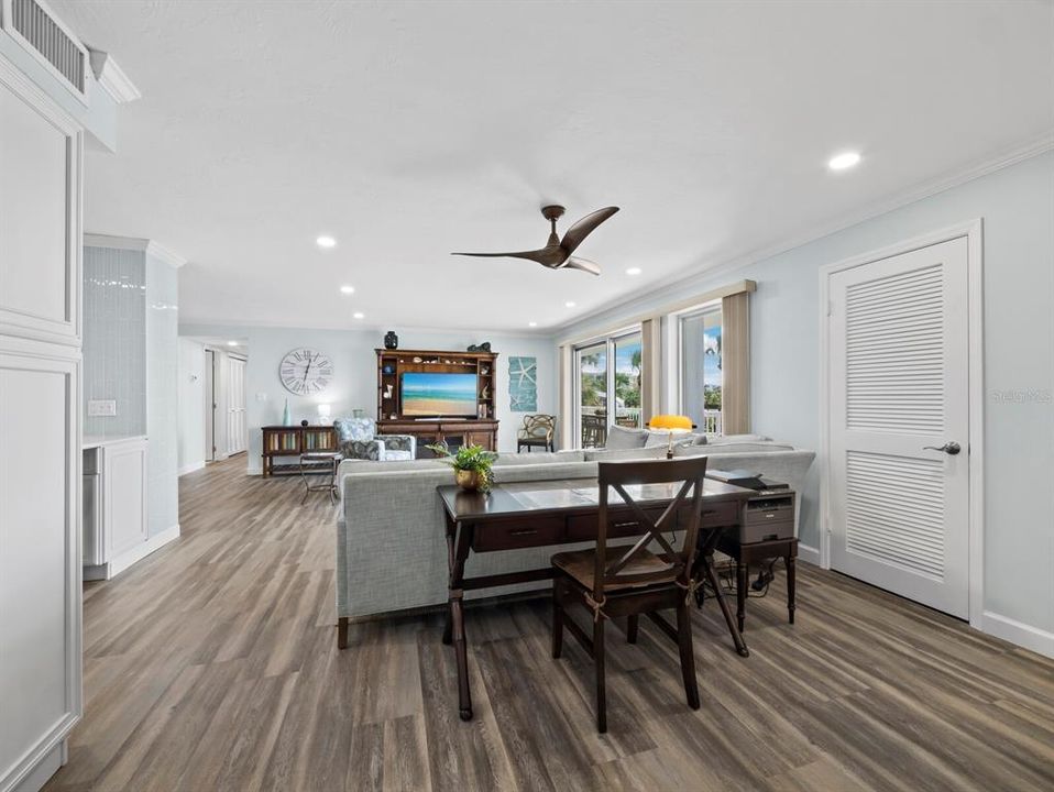 For Sale: $1,495,000 (2 beds, 2 baths, 1235 Square Feet)